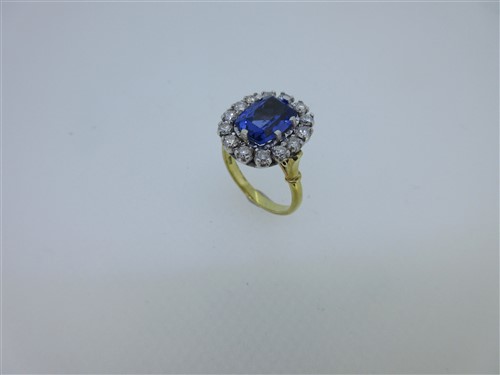 Lot 256 - A tanzanite and diamond cluster ring