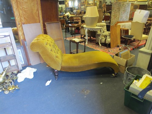 Lot 352 - A late Victorian chaise longue