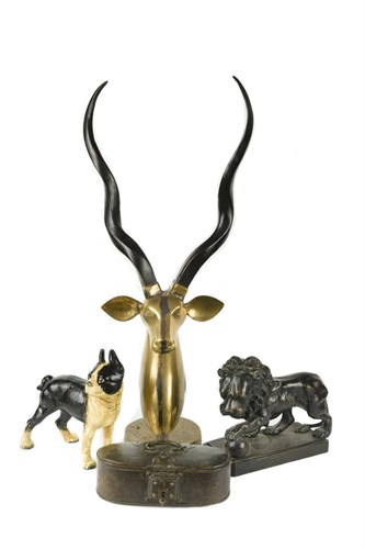 Lot 16 - A bronze model of a Florentine lion