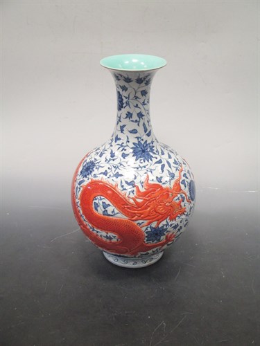 Lot 45 - A large and decorative Chinese porcelain vase,...