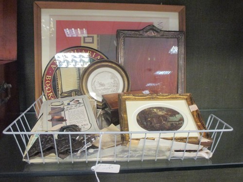 Lot 124 - A tray of small old advertising ephemera,...