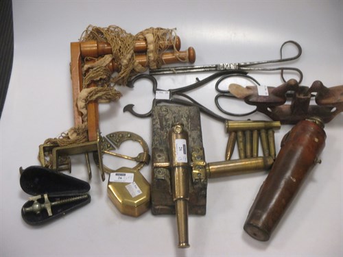Lot 26 - A brass model of a cannon, 7.5in long, on a...