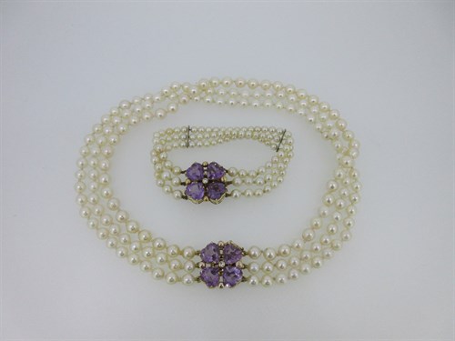 Lot 85 - A cultured pearl choker and bracelet suite with amethyst and diamond four-leafed clover clasps