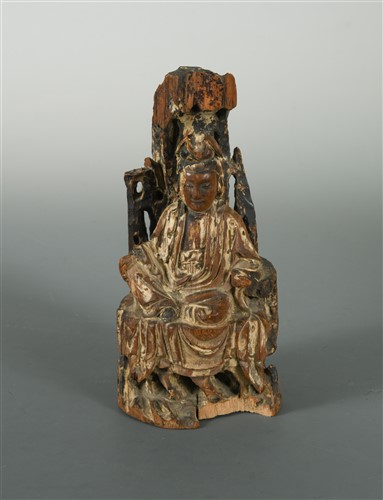 Lot 42 - A Chinese carved wood figure of Guanyin, Qing Dynasty, late 17/18th century