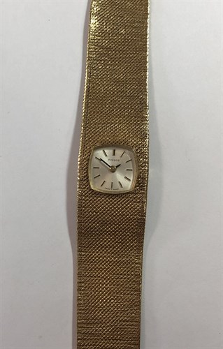 Lot 469 - Tissot - A lady's 9ct gold wristwatch