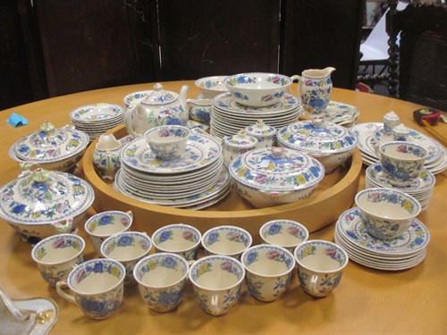 Lot 73 - A Masons Regency pattern dinner service (qty)