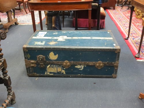 Lot 345 - A 1940 travelling trunk