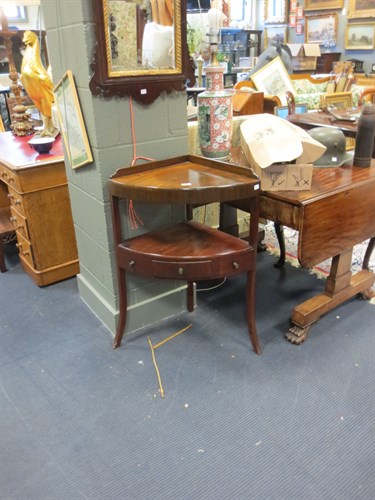 Lot 341 - Washstand 81 cm high