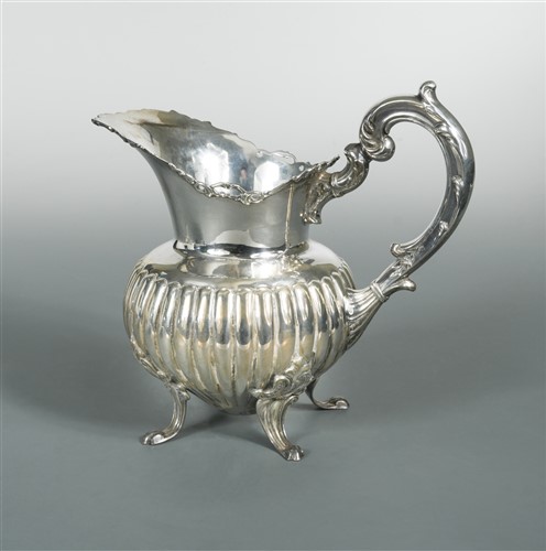 Lot 532 - A 20th century Peruvian metalwares ewer