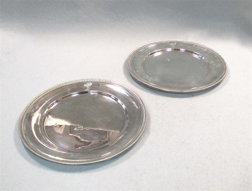 Lot 535 - A pair of Peruvian metalwares dinner plates