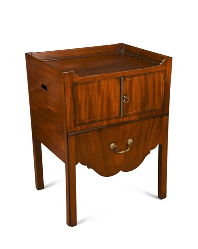 Lot 566 - A George III mahogany tray top night table