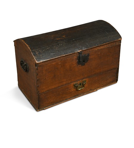 Lot 527 - A small 18th century dome top chest
