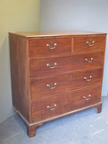 Lot 549 - A George III mahogany chest of drawers