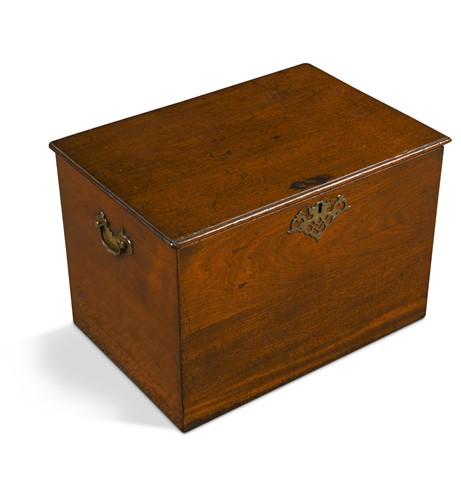 Lot 528 - An early George III mahogany box cellarette
