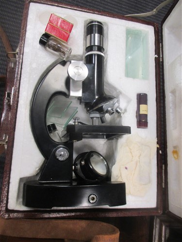 Lot 141 - A simple microscope, dumpy level and another...
