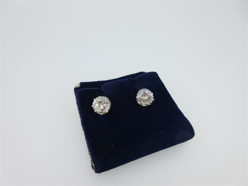 Lot 276 - A pair of single stone diamond earstuds each weighing approximately one and a half carats