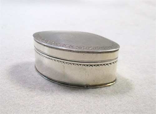 Lot 334 - A George III silver nutmeg grater