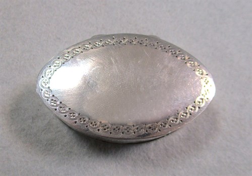 Lot 334 - A George III silver nutmeg grater