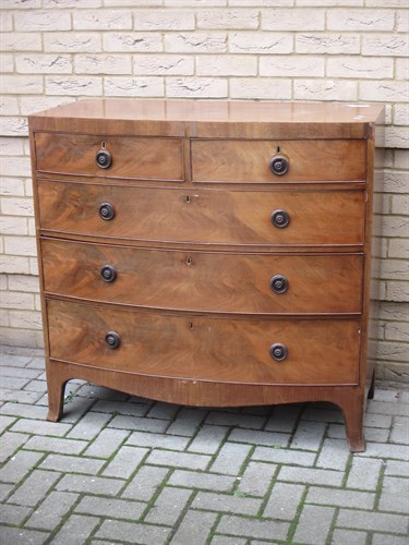 Lot 426 - A Regency mahogany bow front chest 101 x 103 x...