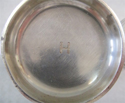 Lot 646 - A pair of Edward VII silver pepper casters