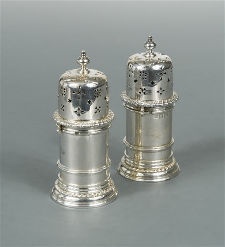 Lot 646 - A pair of Edward VII silver pepper casters