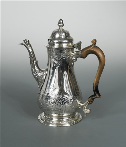 Lot 566 - A George III silver coffee pot