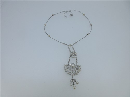 Lot 273 - An early 20th century French diamond and pearl pendant necklace