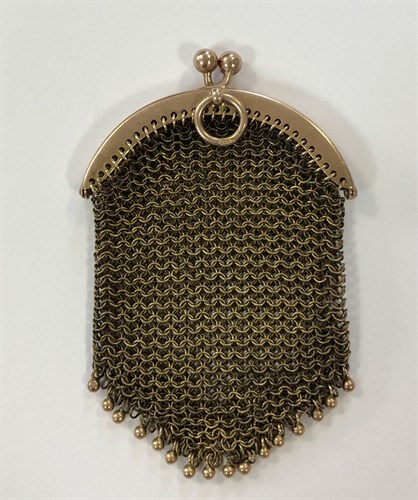 Lot 369 - An Edwardian coin purse