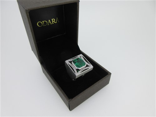 Lot 266 - A modern emerald and diamond dress ring