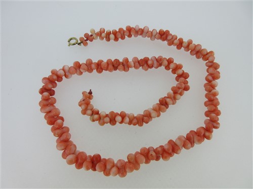 Lot 118 - A modern coral necklace