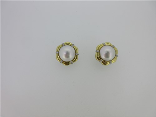 Lot 24 - A pair of 18ct gold mabé pearl and diamond earclips