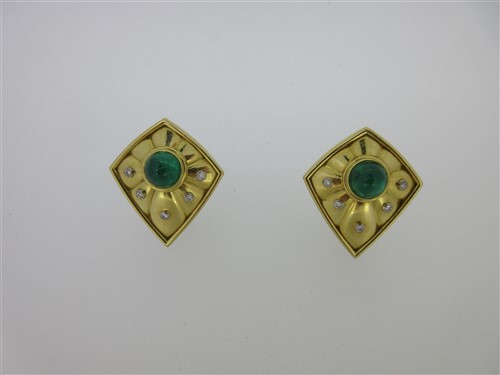 Lot 309 - A pair of emerald and diamond earclips