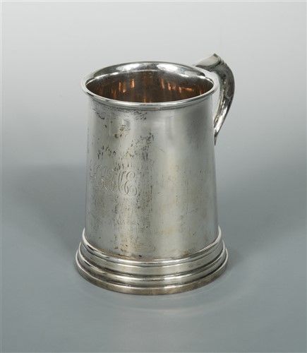 Lot 667 - A George V silver pint tankard