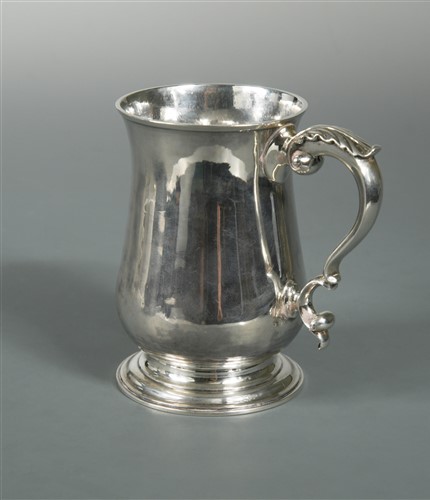 Lot 567 - A George III silver pint tankard
