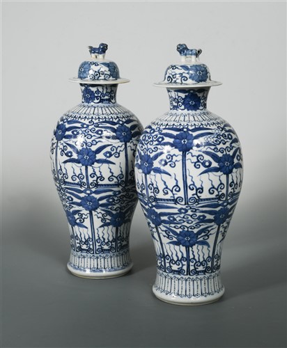 Lot 29 - A pair of Chinese blue and white export porcelain baluster vases and covers, Qing Dynasty, circa 1890