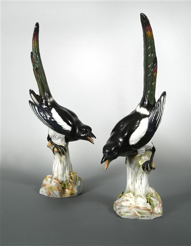 Lot 13 - A large pair of Meissen models of Magpies