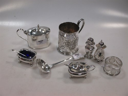 Lot 409 - A collection of silverware including a...