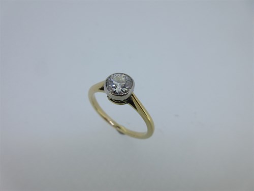 Lot 177 - A single stone diamond ring
