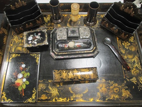 Lot 260 - A Regency papier mache gilt decorated...