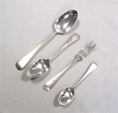 Lot 602 - A 38 piece set of Victorian silver flatware