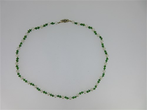 Lot 140 - A cultured pearl and chrome diopside necklace