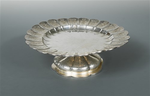 Lot 603 - A Victorian silver tazza conversion by R & S Garrard
