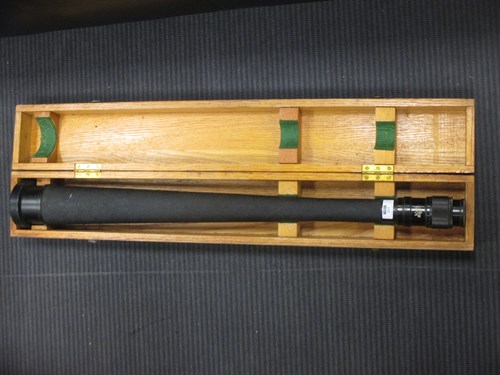 Lot 293 - A WWII US Naval telescope 1942, cased