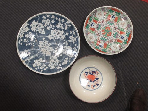 Lot 257 - Two early 20th century Chinese export plates...