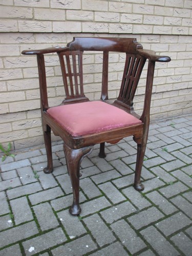 Lot 441 - A George III mahogany corner armchair