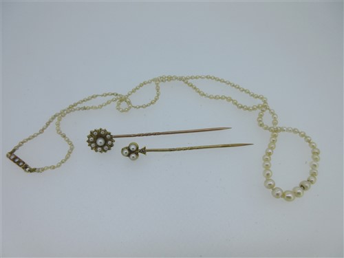 Lot 207 - A graduated seed pearl necklace and two seed pearl stick pins