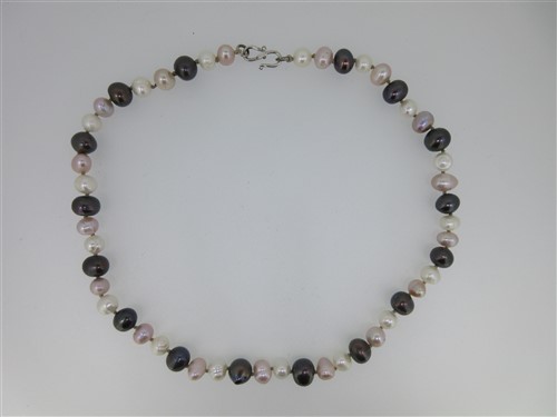 Lot 28 - A three coloured cultured pearl necklace