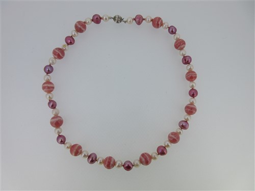 Lot 117 - A rhodochrosite and cultured pearl necklace