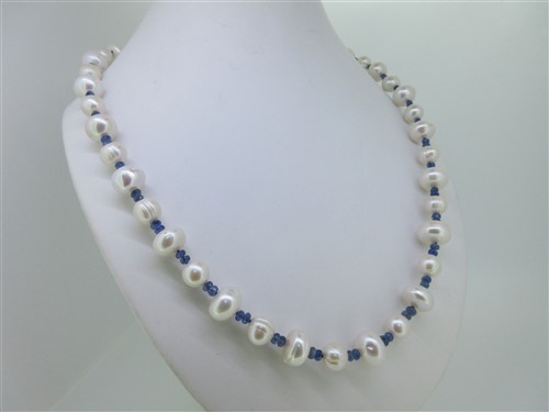 Lot 231 - A sapphire and cultured pearl necklace