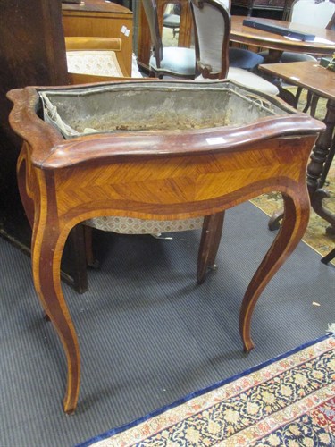 Lot 539 - A French Transitional kingwood planter